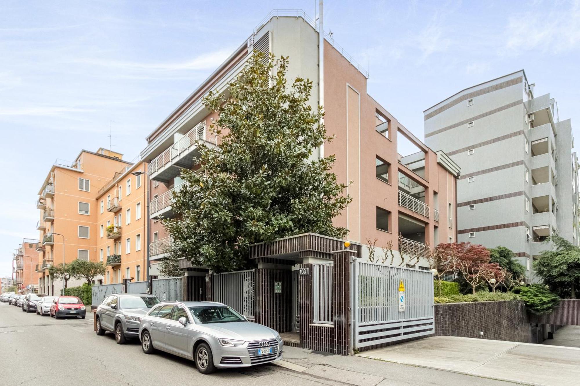 Rentopolis Apartments - Palazzo Candiani 米兰 外观 照片