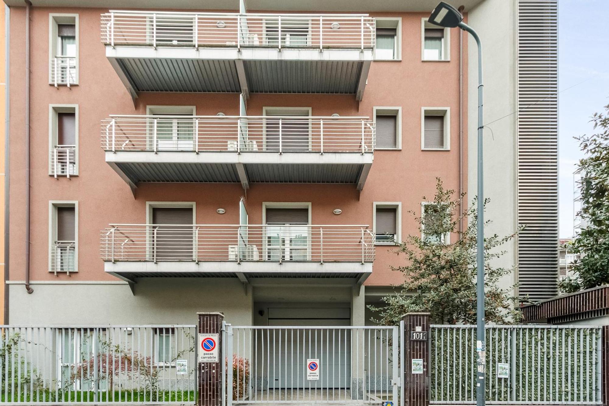Rentopolis Apartments - Palazzo Candiani 米兰 外观 照片